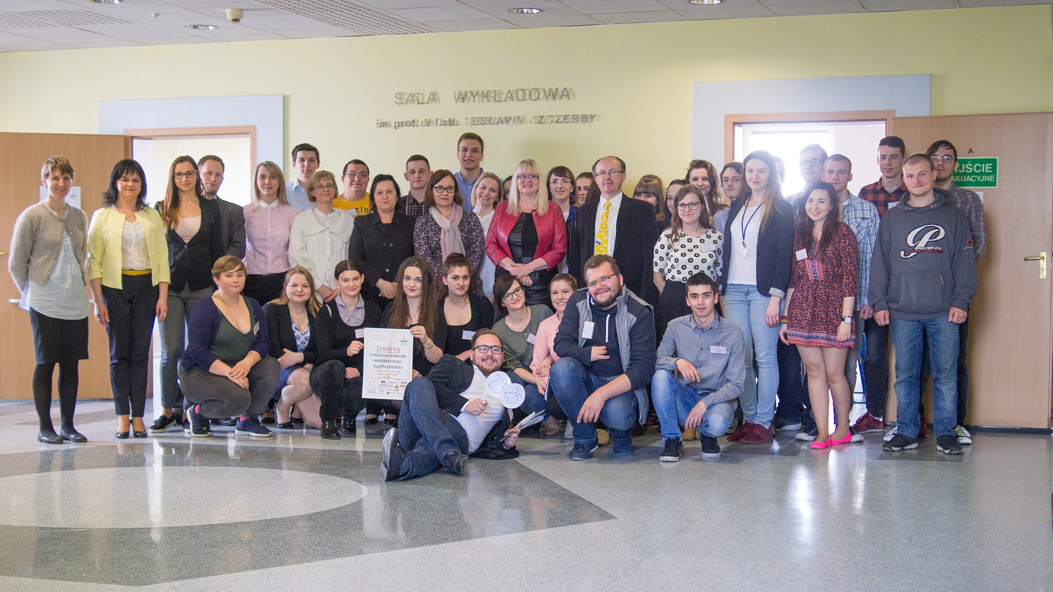 zyrafka zdjecie grupowe uczestników