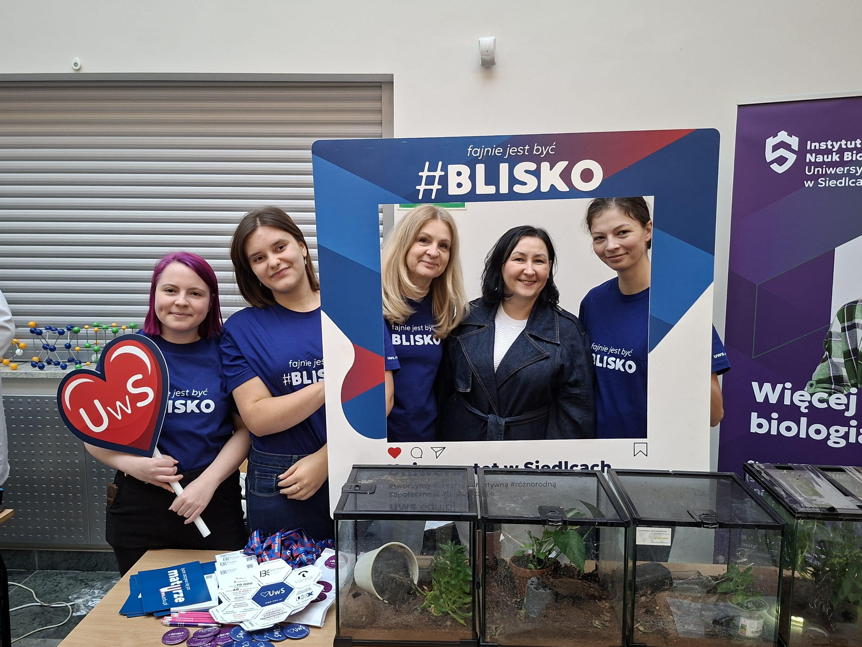 Studenci oraz Dziekan WSP Marzeną Stańską podczas dnia otwartego