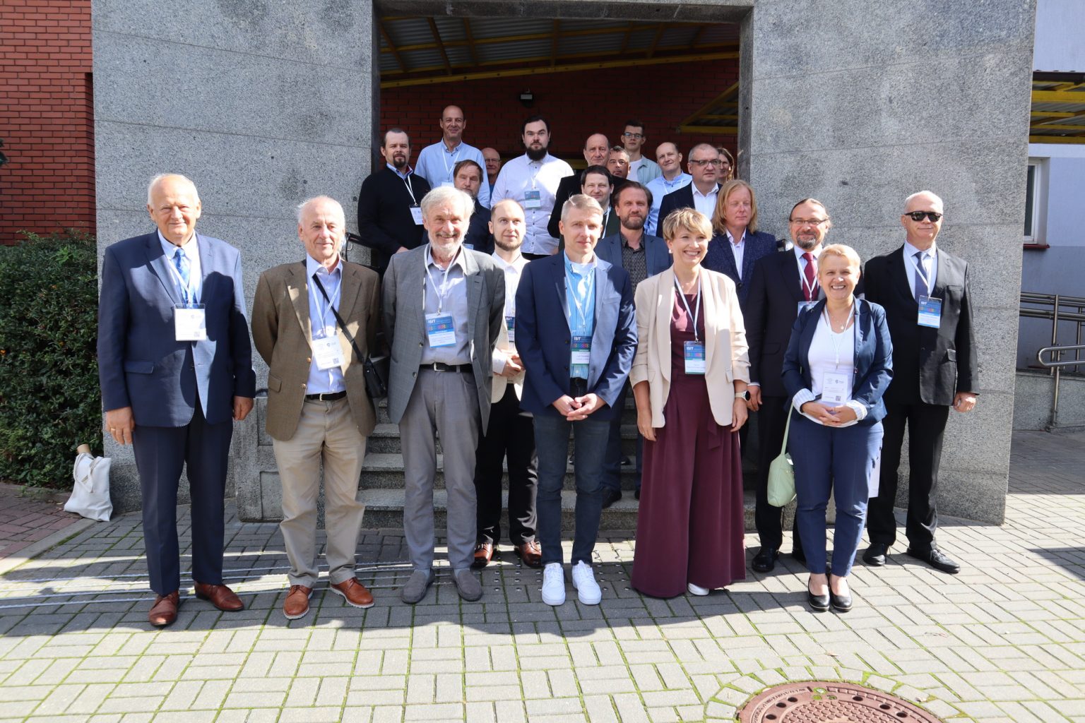 Uczestnicy konferencji ISIT 2025 zdjęcie grupowe